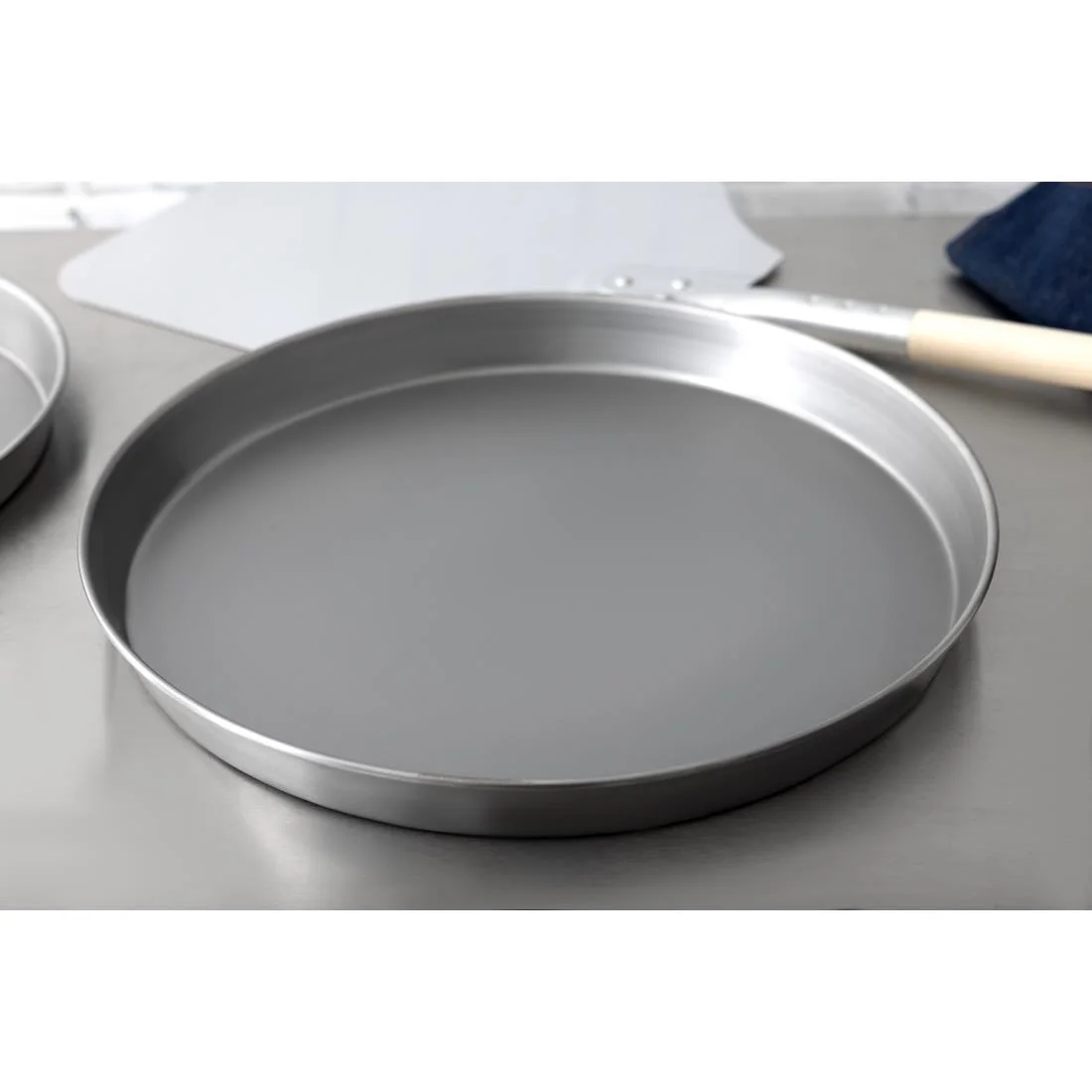 Black Iron Pizza Pan 14in - Image 7