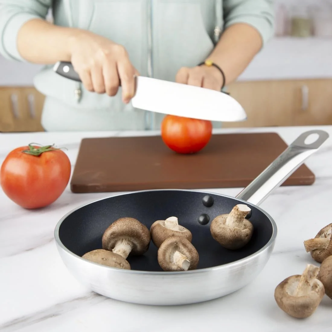 Vogue Non Stick Teflon Induction Frying Pan 200mm - Image 2