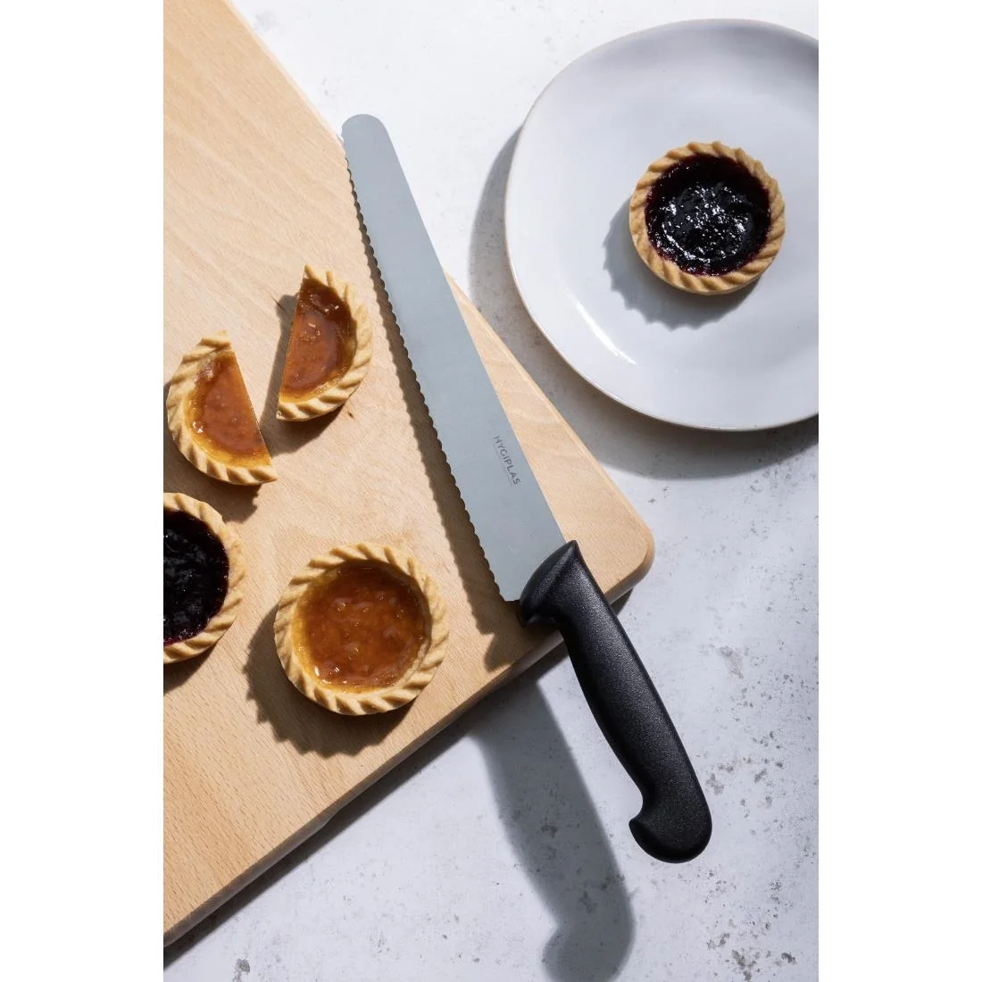 Hygiplas Serrated Pastry Knife Black 25.5cm - Image 6