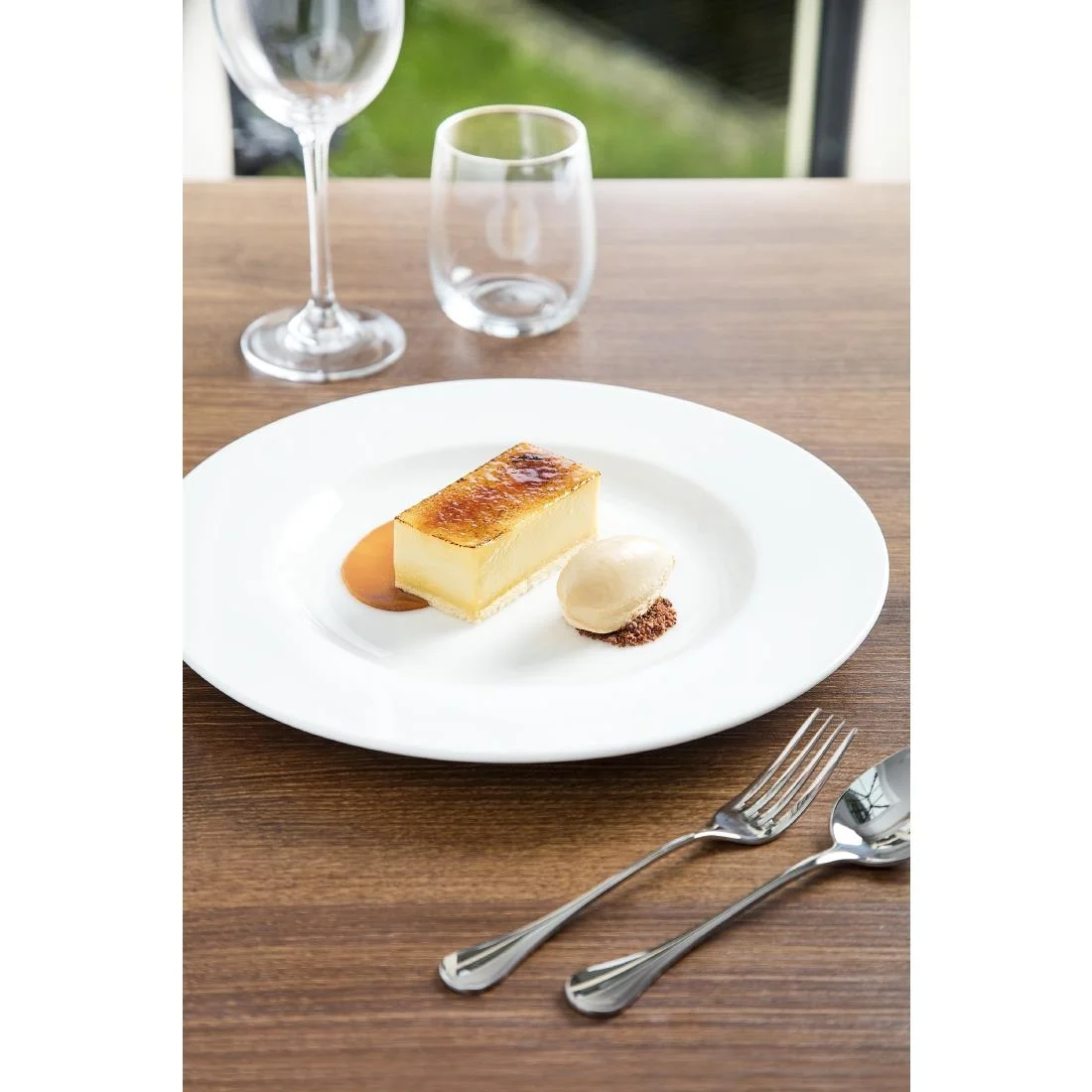 Royal Porcelain Classic White Wide Rim Plates 260mm - Image 5