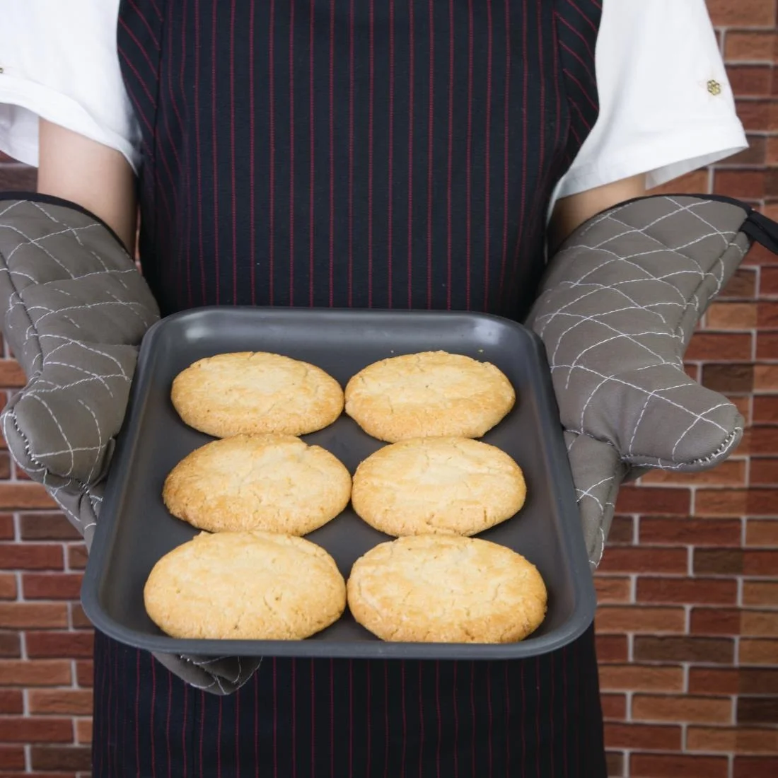 Vogue Flame Retardant Tan Oven Mitt 17" - Image 5