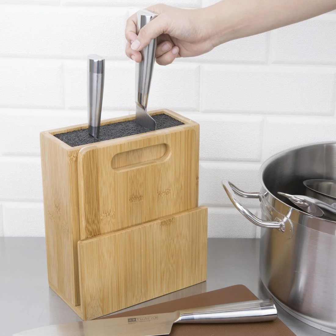 Vogue Wooden Universal Knife Block and Chopping Board - Image 4