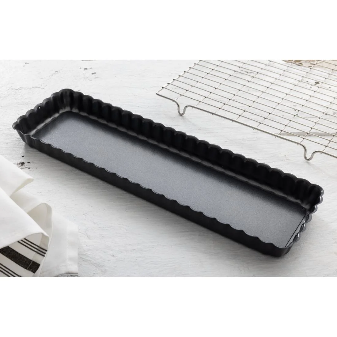 De Buyer Non-Stick Rectangular Tart Mould With Removable Base 36 cm - Image 10