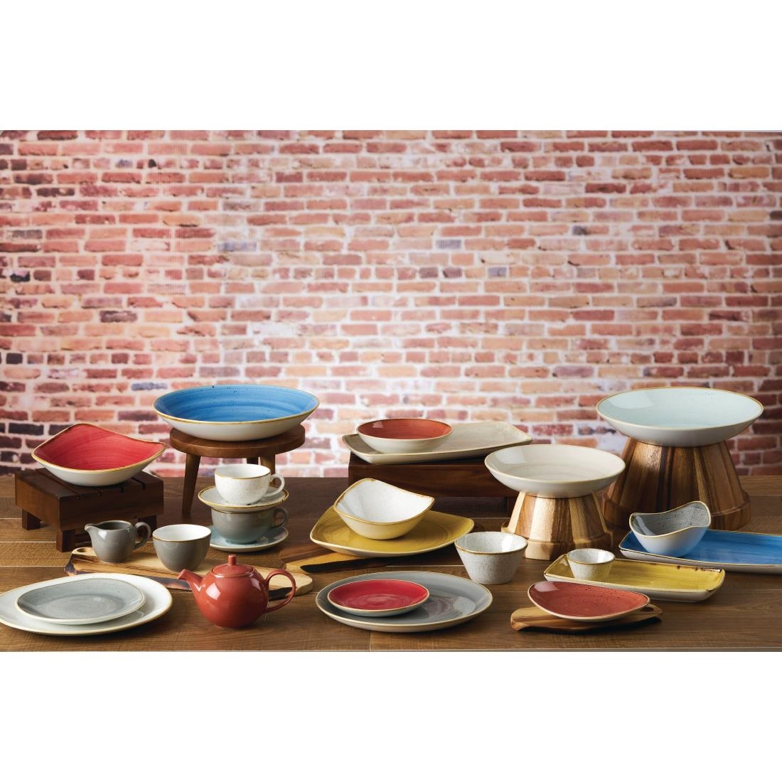 Churchill Stonecast Triangle Bowl Berry Red 235mm