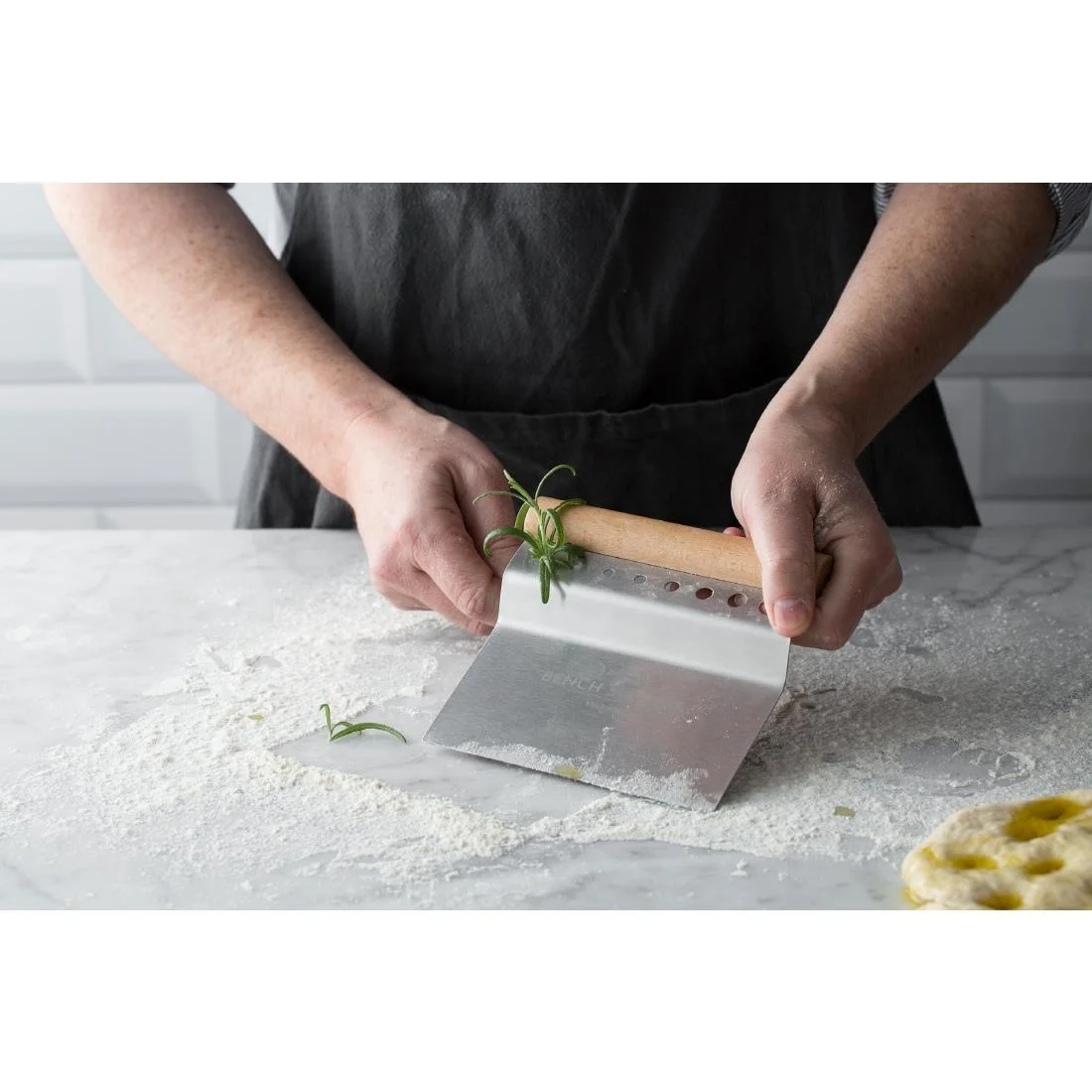 Mason Cash Innovative Kitchen 4-in-1 Bench Scraper - Image 4