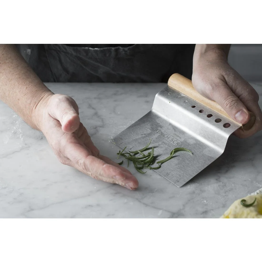 Mason Cash Innovative Kitchen 4-in-1 Bench Scraper - Image 6