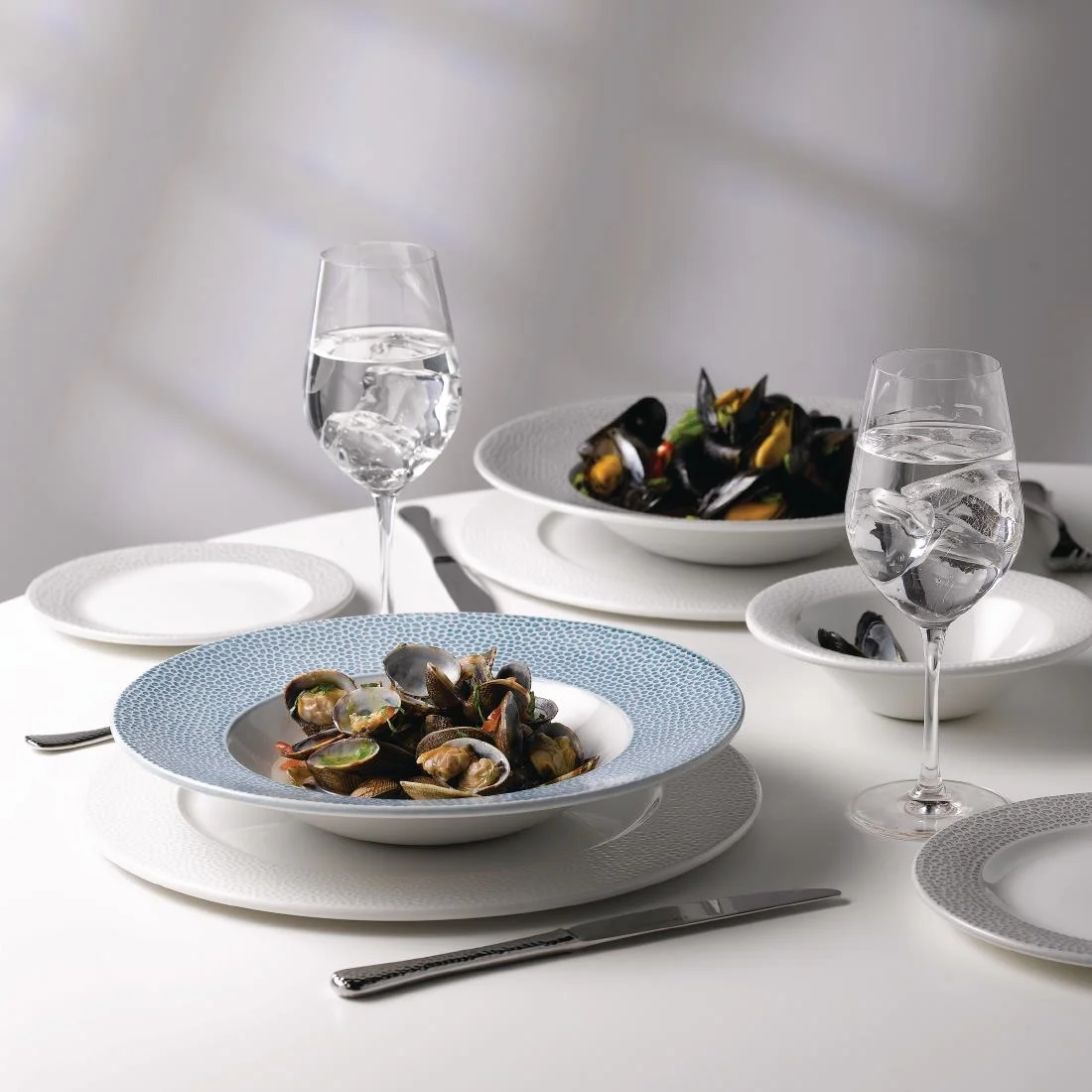 Churchill Isla Wide Rim Plates White 305mm (12 Pack) - Image 4