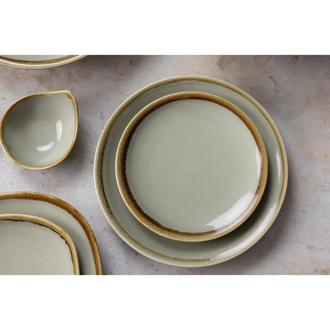 Olympia Kiln Round Coupe Plate Moss 230mm - Image 2
