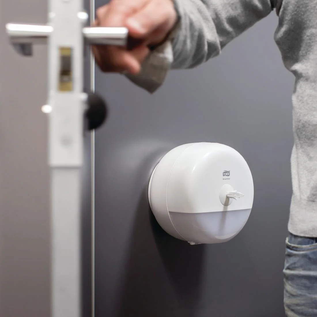 Tork SmartOne Mini Toilet Paper Roll Dispenser White T9 - Image 5
