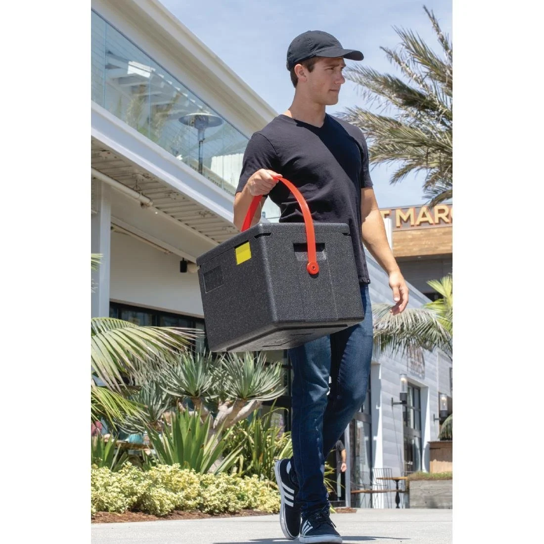 Cambro EPP GoBox Insulated Food Carrier with Strap 1/2 GN - Image 3