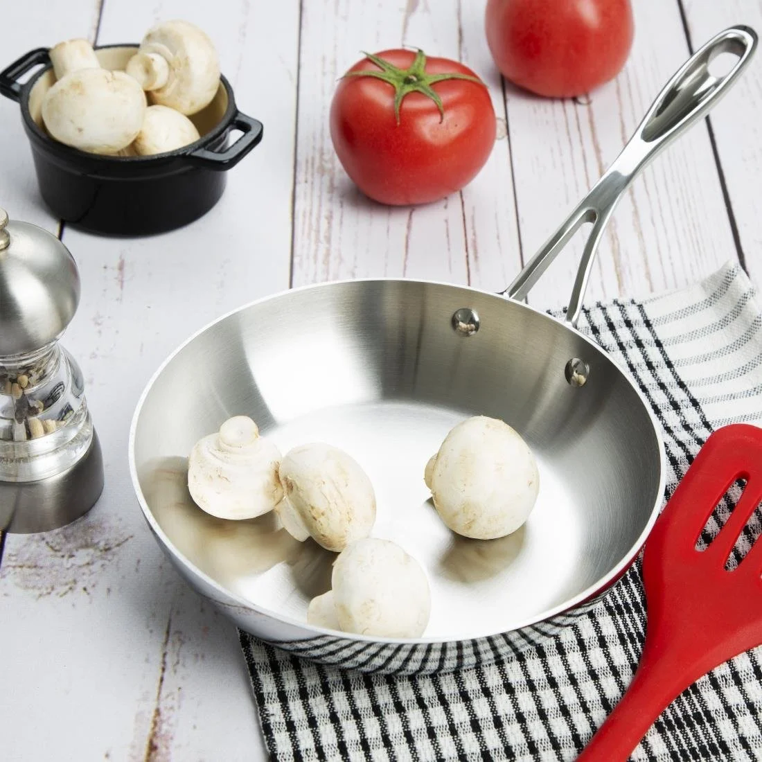 Vogue Stainless Steel and Aluminium Tri-Wall Frying Pan 20cm - Image 2