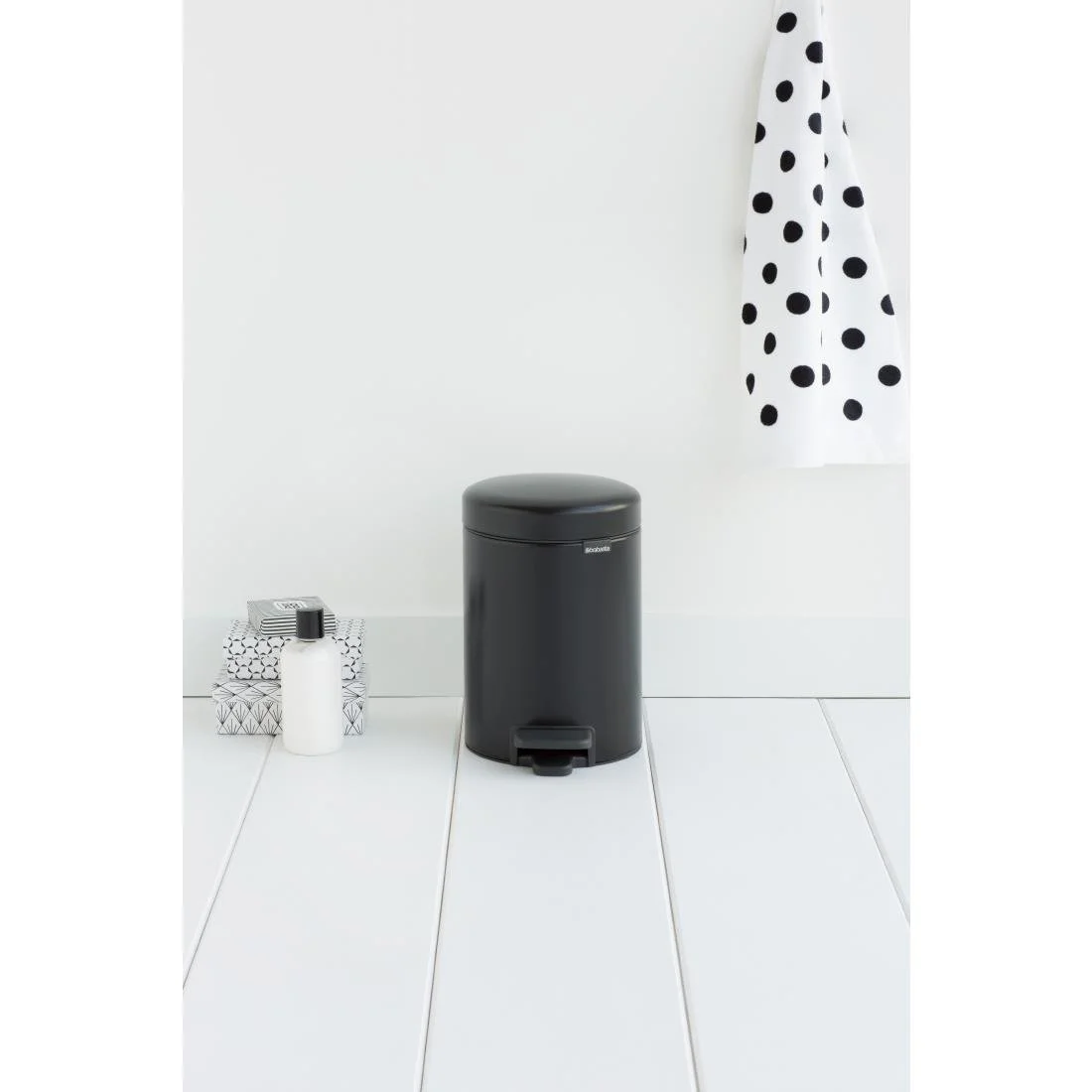 Brabantia Newlcon Pedal Bin Matt Black 3Ltr - Image 2