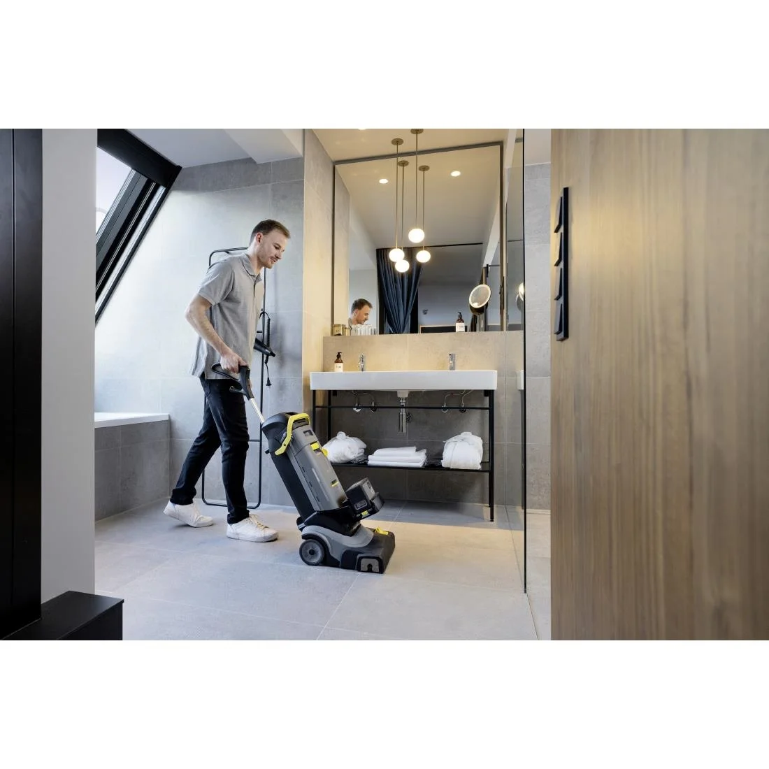 Karcher Scrubber Dryer BR 30/4 C BP Without Battery and Charger - Image 3