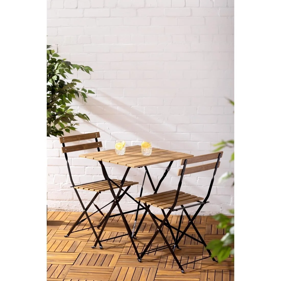 Bolero Perth Pavement Style Folding Chairs Wood Effect (Pack of 2) - Image 2
