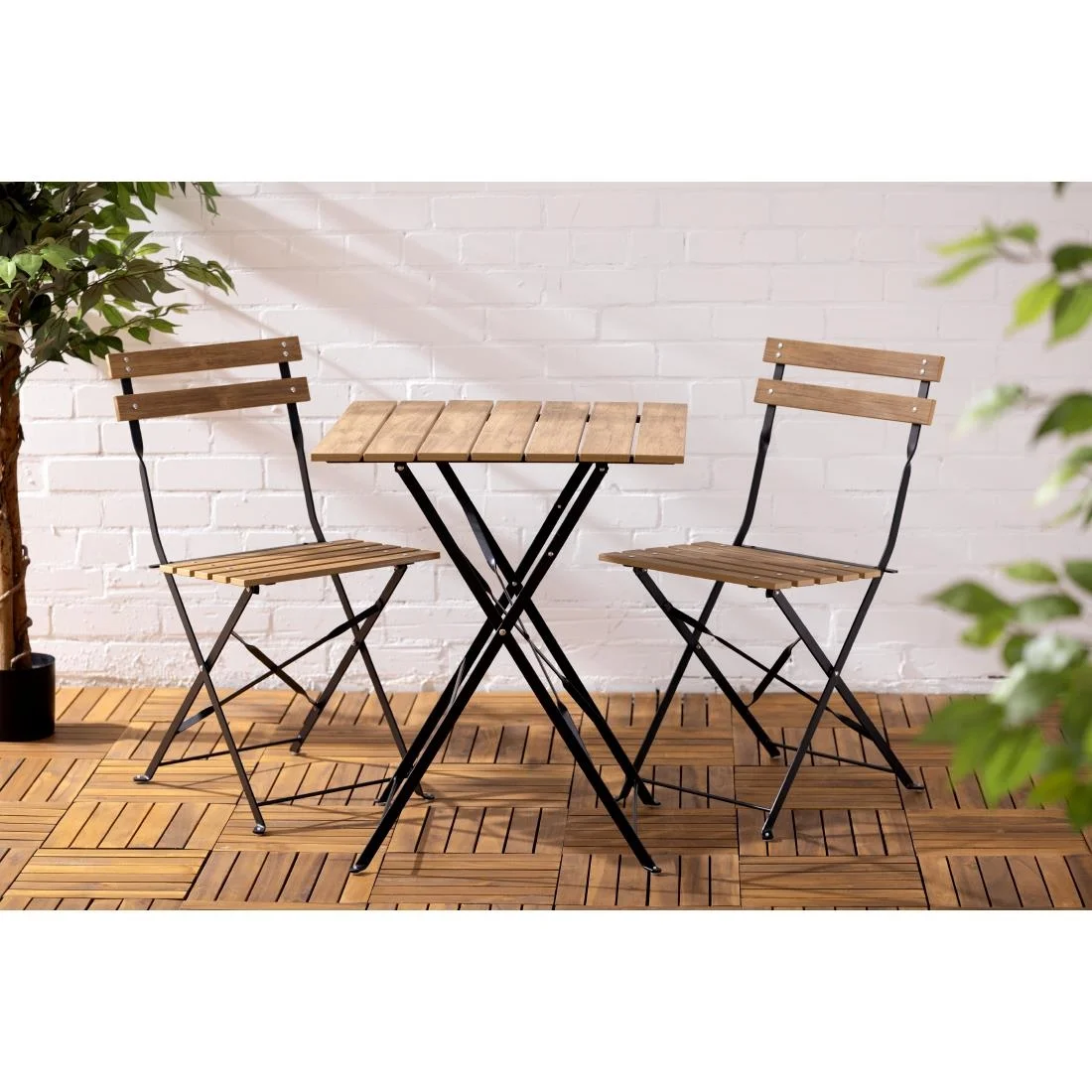 Bolero Perth Pavement Style Folding Chairs Wood Effect (Pack of 2) - Image 3