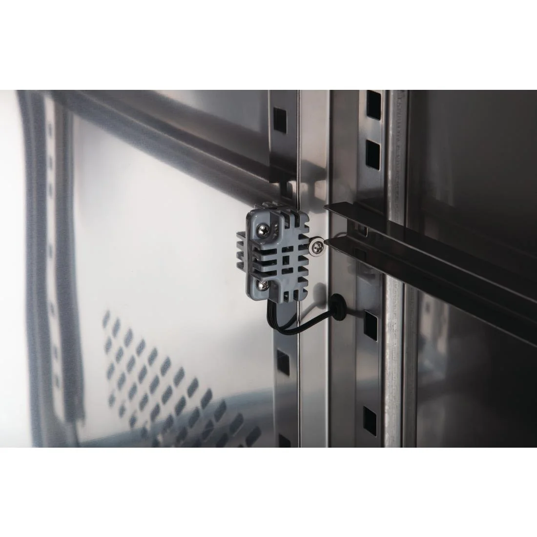 Polar 4 Door Counter Fridge 449 Ltr - Image 9