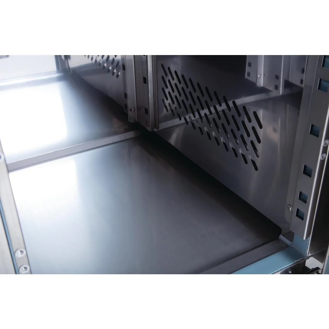 Polar 4 Door Counter Fridge 449 Ltr - Image 10