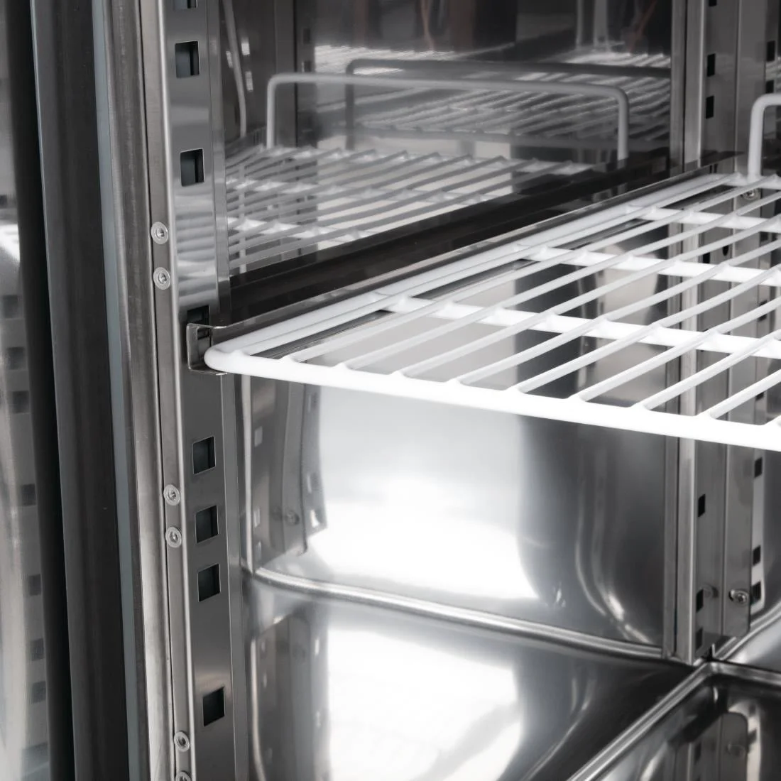 Polar U-Series Triple Door Counter Fridge 417Ltr - Image 11