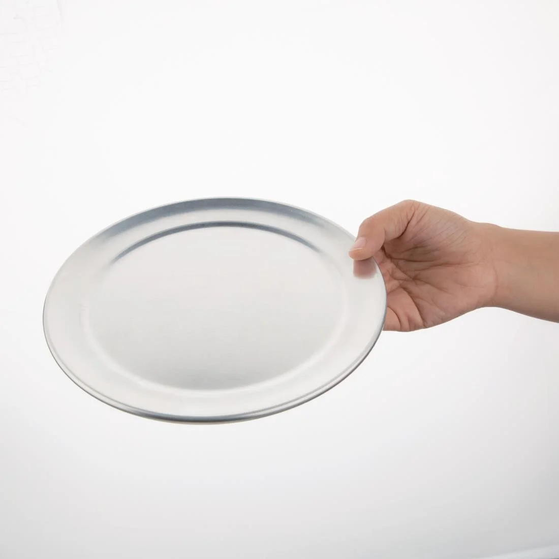 Vogue Aluminium Pizza Tray Wide Rim 8in - Image 3