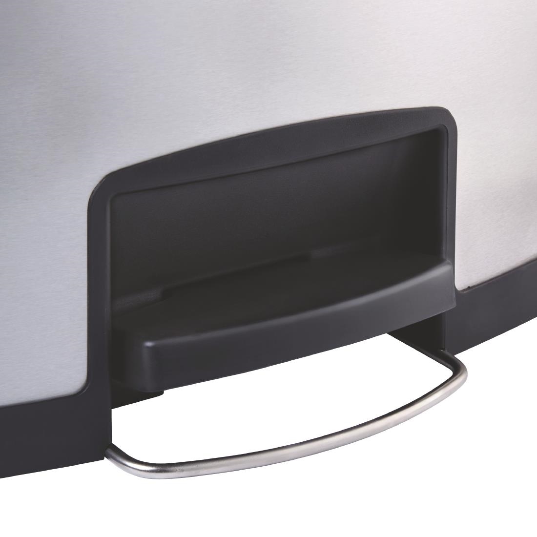 Rubbermaid Slim Jim Front Step on Stainless Steel 30L