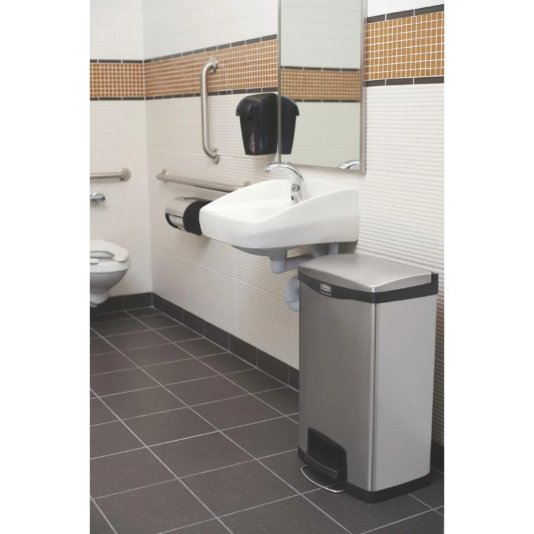 Rubbermaid Slim Jim Front Step on Stainless Steel 90L - Image 3