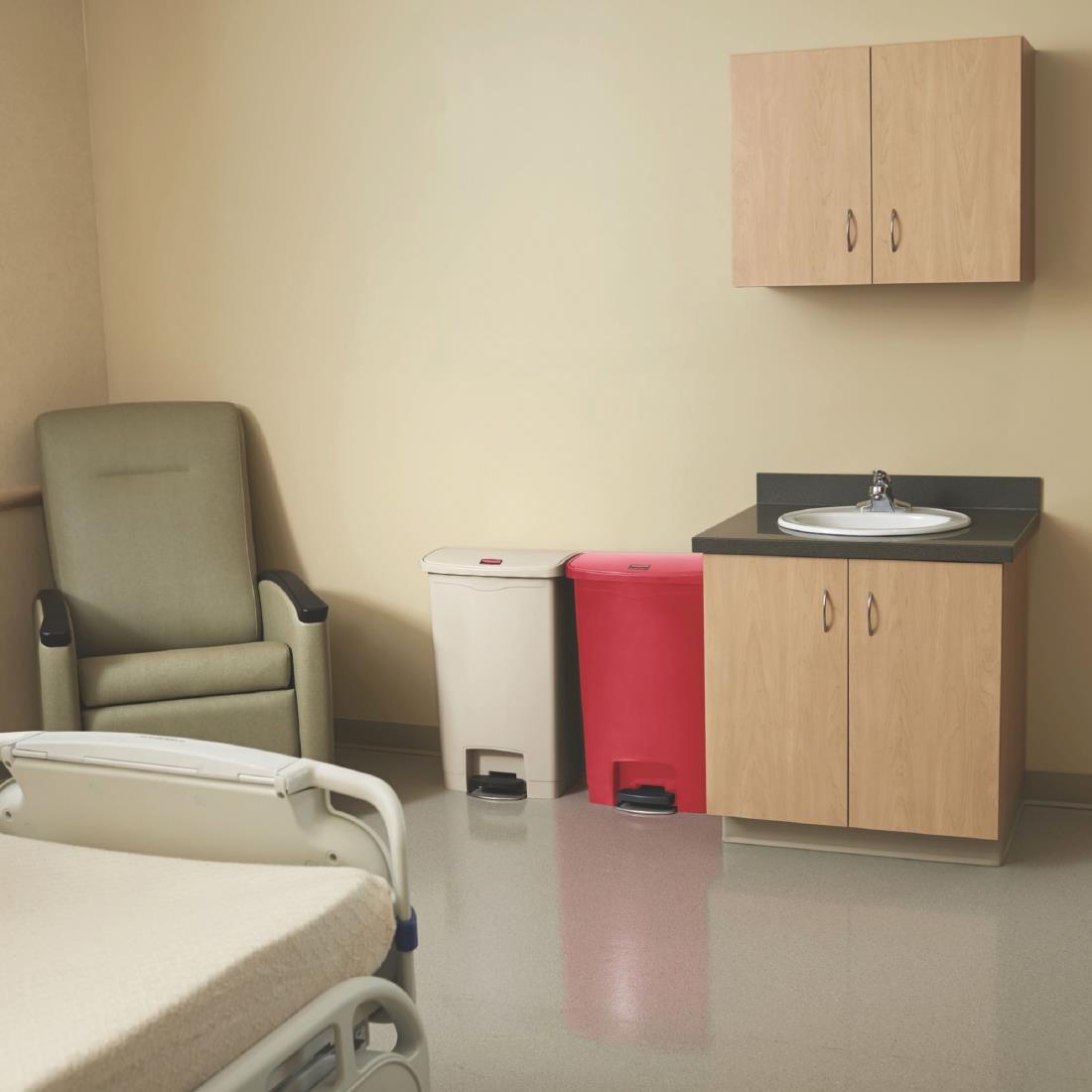 Rubbermaid Slim Jim Step on Front Pedal Red 50Ltr