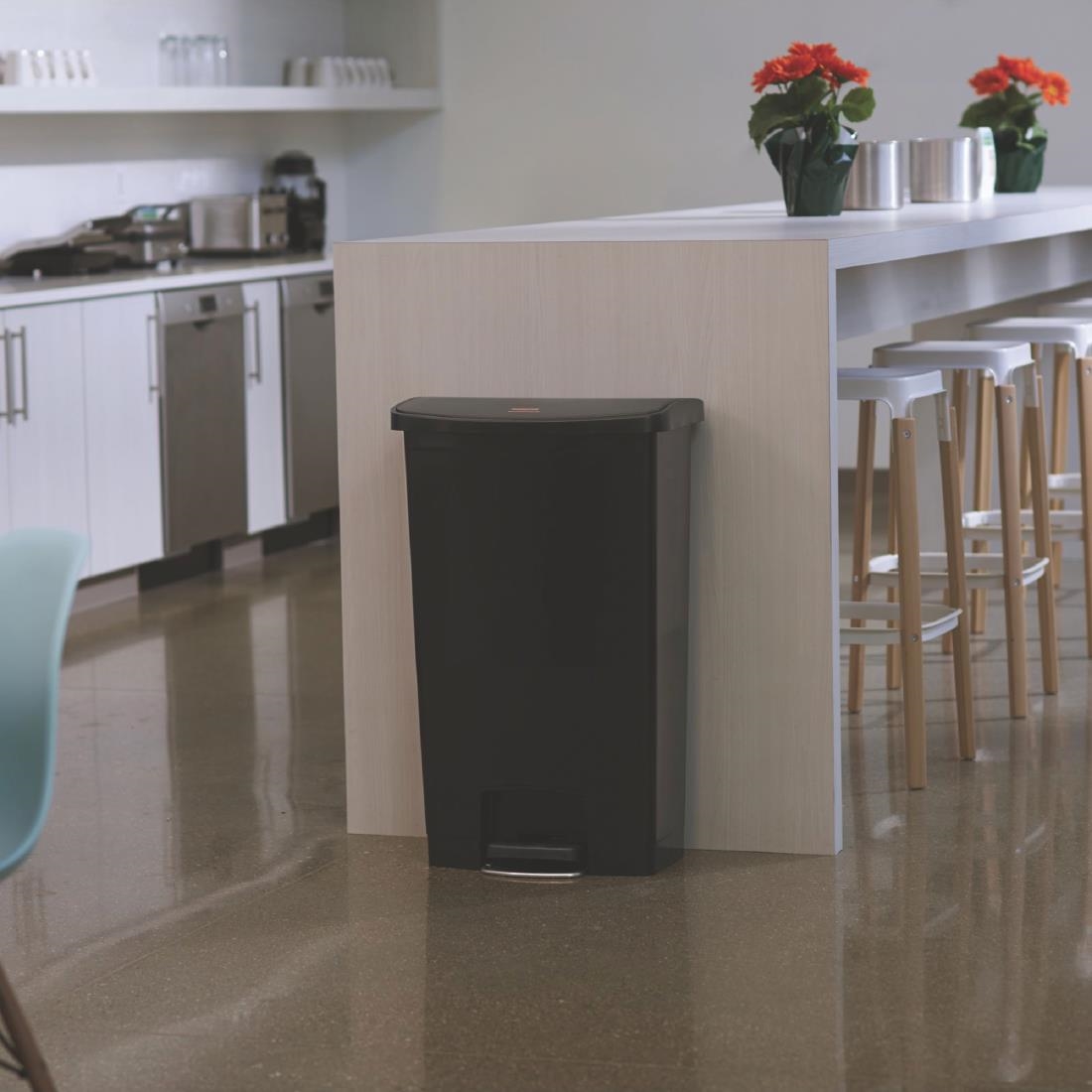 Rubbermaid Slim Jim Step on Front Pedal Black 68Ltr