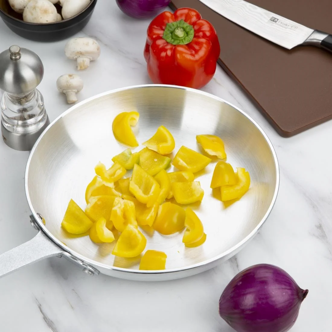 Vogue Aluminium Frying Pan 28cm - Image 2
