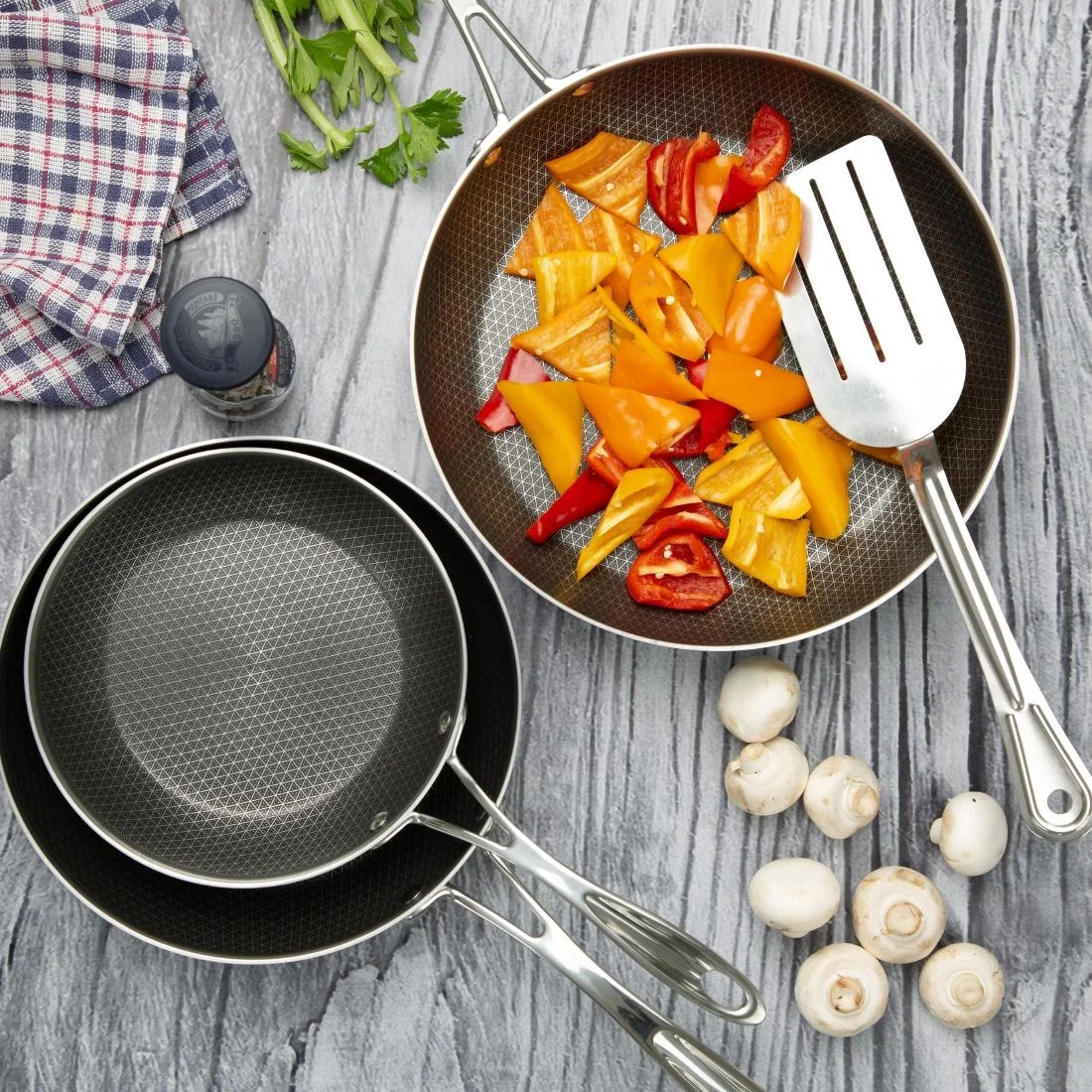 Vogue Tri-Shield Stainless Steel Frying Pan with Clad Coating 24cm - Image 7
