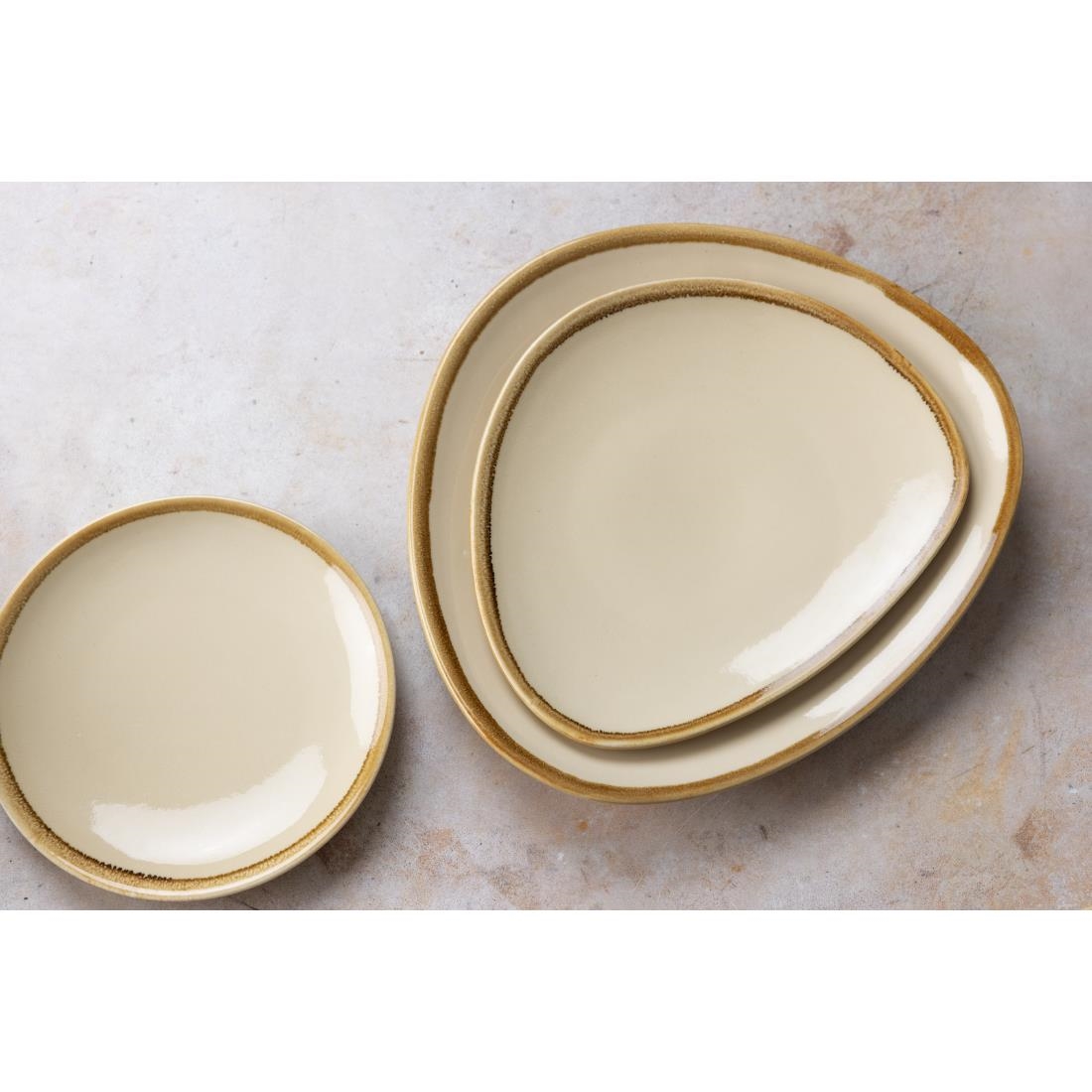 Olympia Kiln Triangular Plate Sandstone 230mm