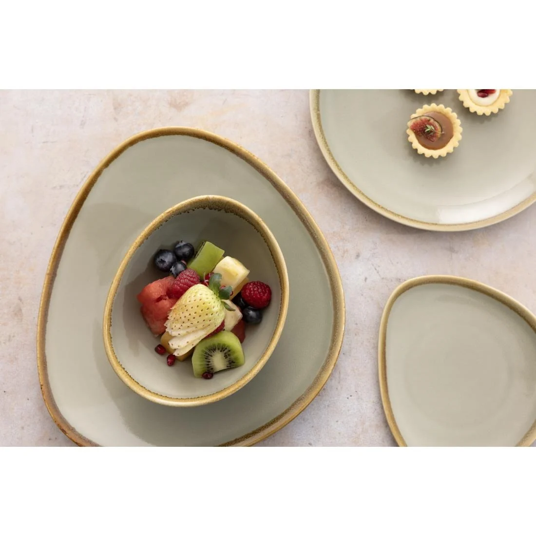 Olympia Kiln Triangular Plate Moss 230mm