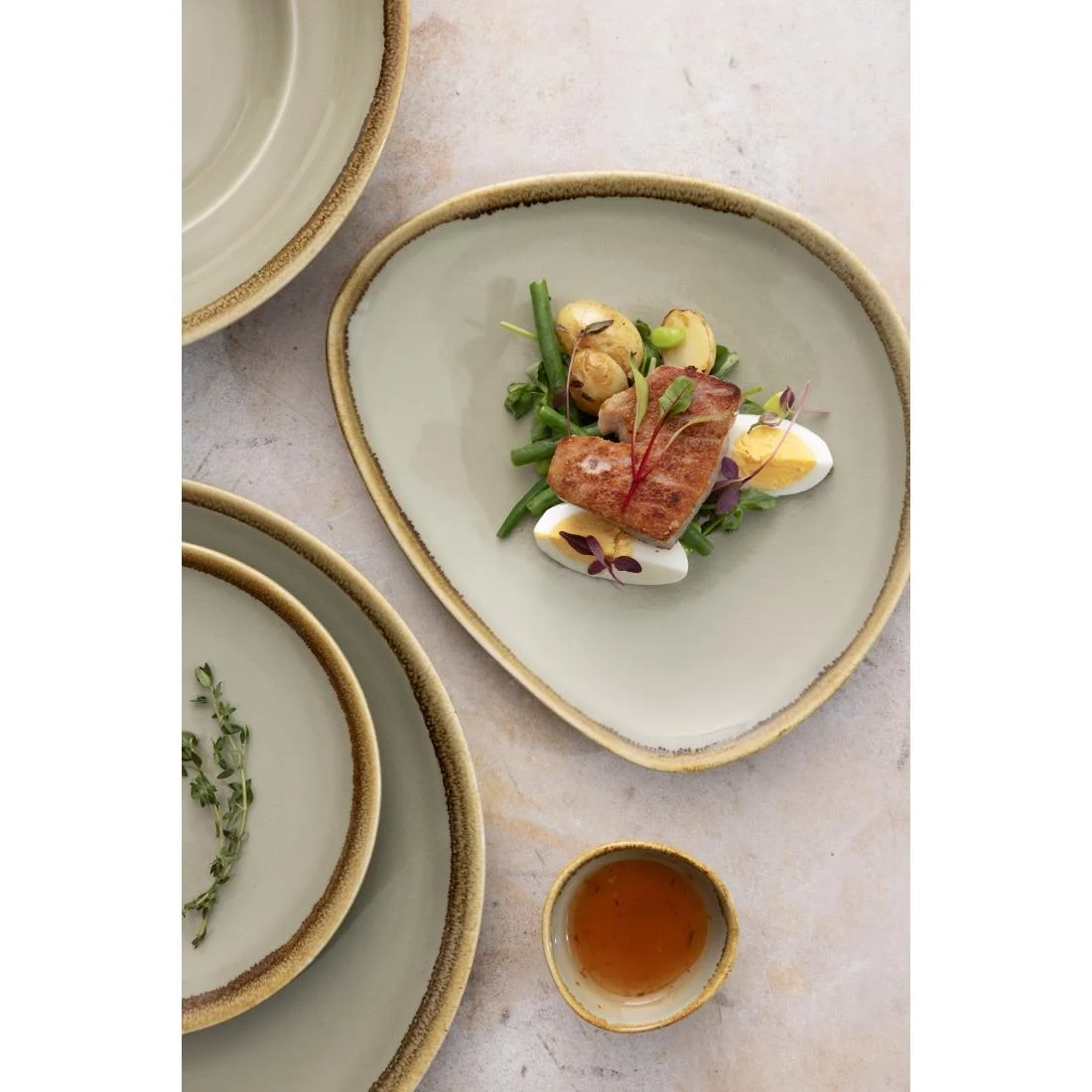 Olympia Kiln Triangular Plate Moss 230mm