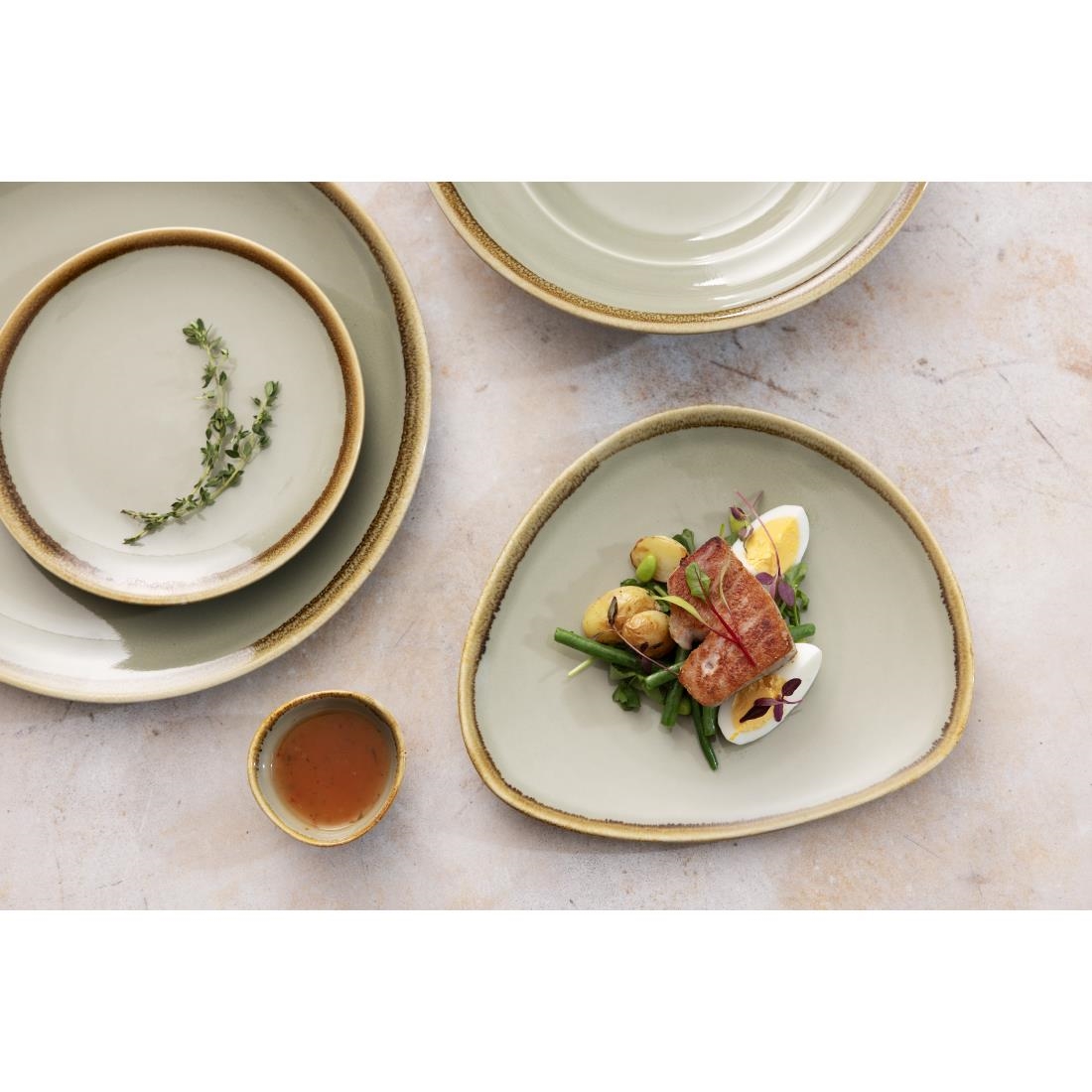 Olympia Kiln Triangular Plate Moss 230mm