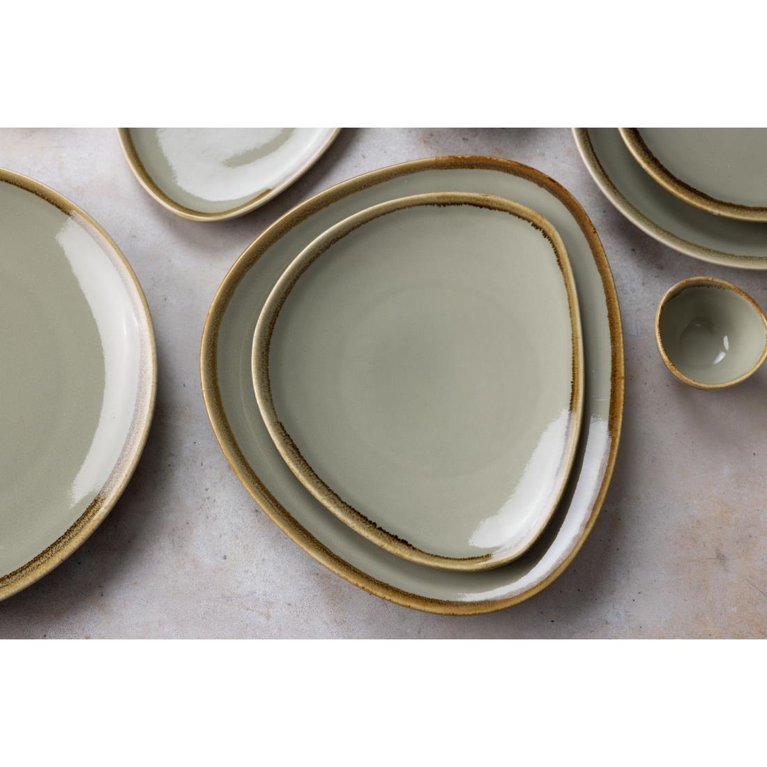 Olympia Kiln Triangular Plate Moss 230mm