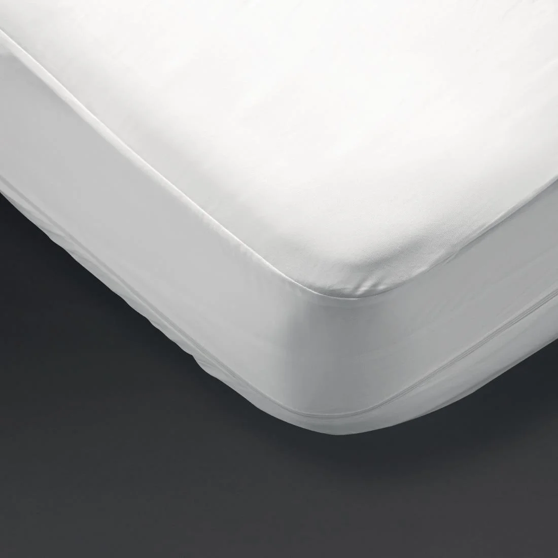 Mitre Comfort Allerzip Smooth Mattress Protector Double