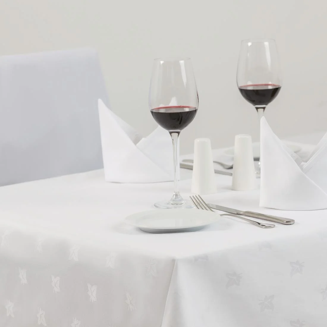 Mitre Luxury Luxor Cotton Napkins Ivy Leaf White - Image 3