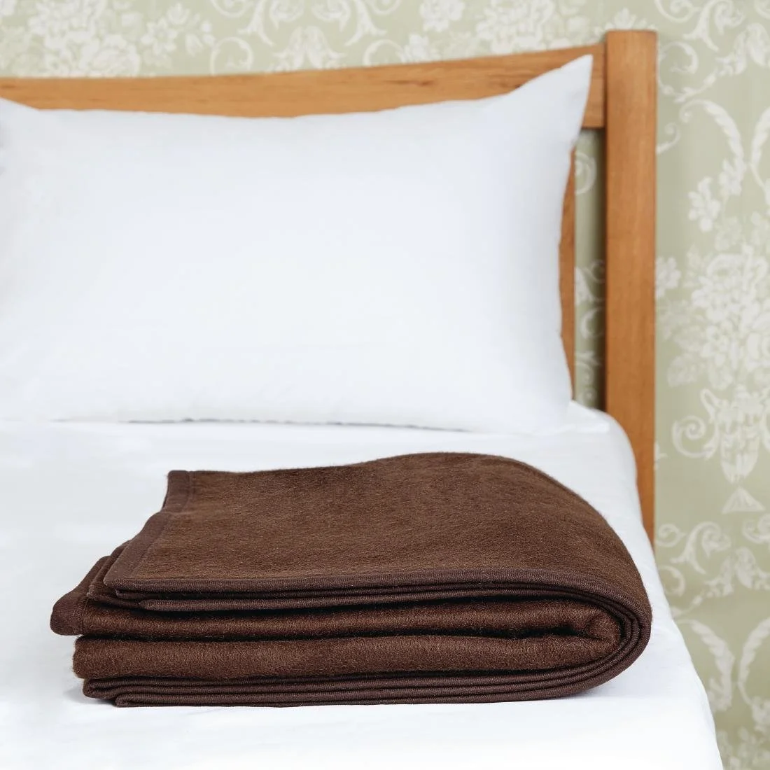 Comfort Fleece Blanket Chocolate - Image 3