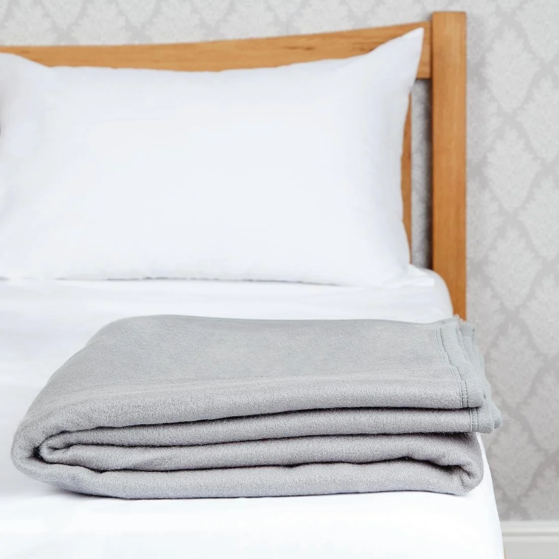 Comfort Fleece Blanket Grey - Image 5