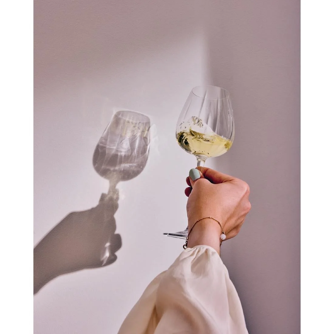 Cristal d'Arques Swirly Wine Glasses 350ml (8 Pack) - Image 3