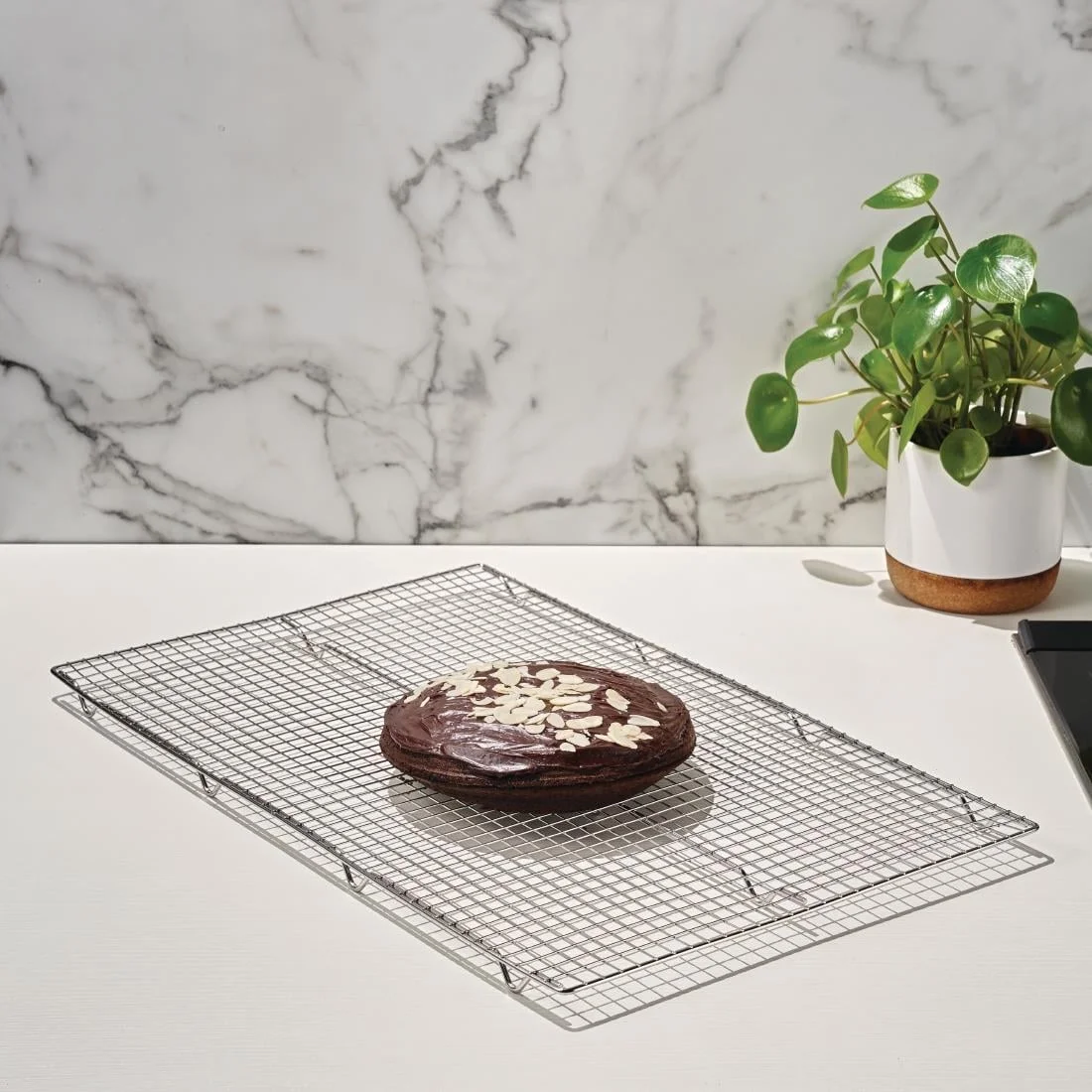 Vogue Heavy Duty Cake Cooling Tray 64x41cm - Image 2