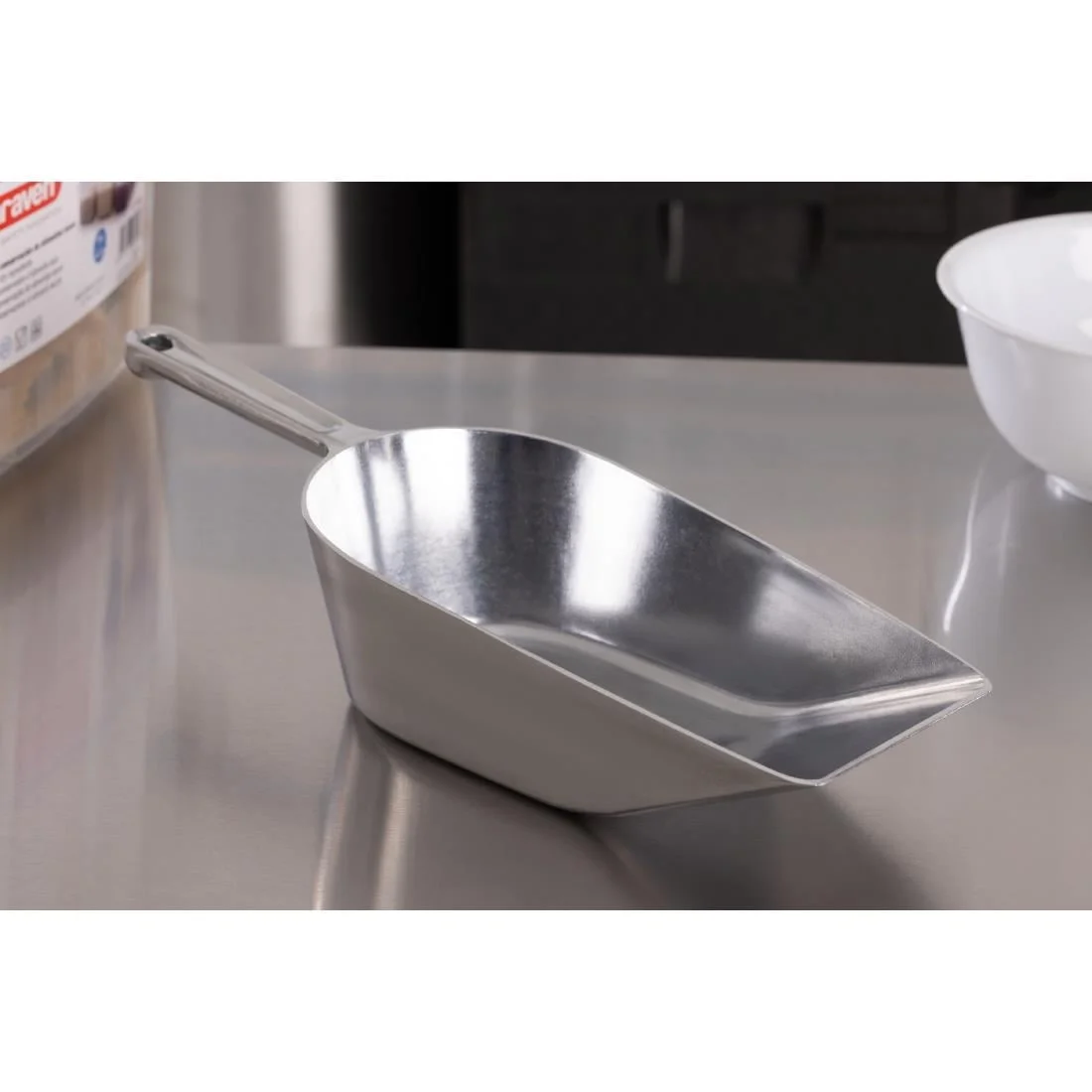 Vogue Aluminium Scoop 1065ml - Image 9