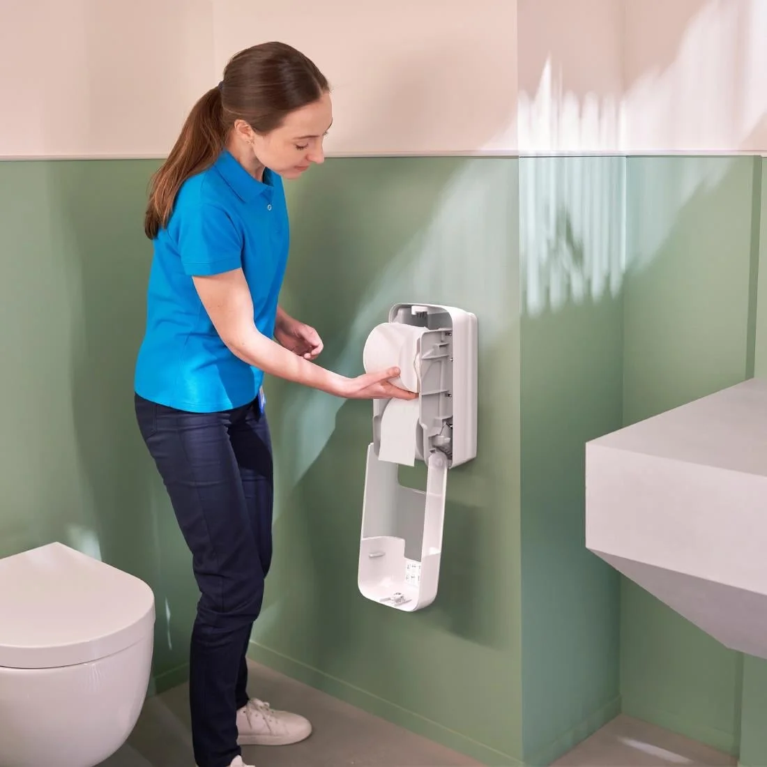 Tork OptiServe 2-Roll Coreless Toilet Paper Dispenser White T7 - Image 4