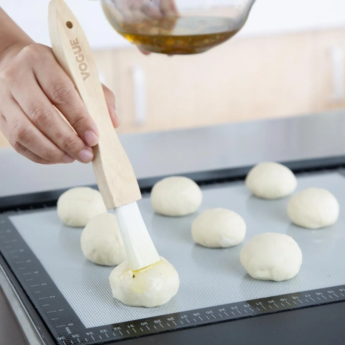 Nisbets Essentials Non-Stick Silicone Baking Mat 400x300mm - Image 5