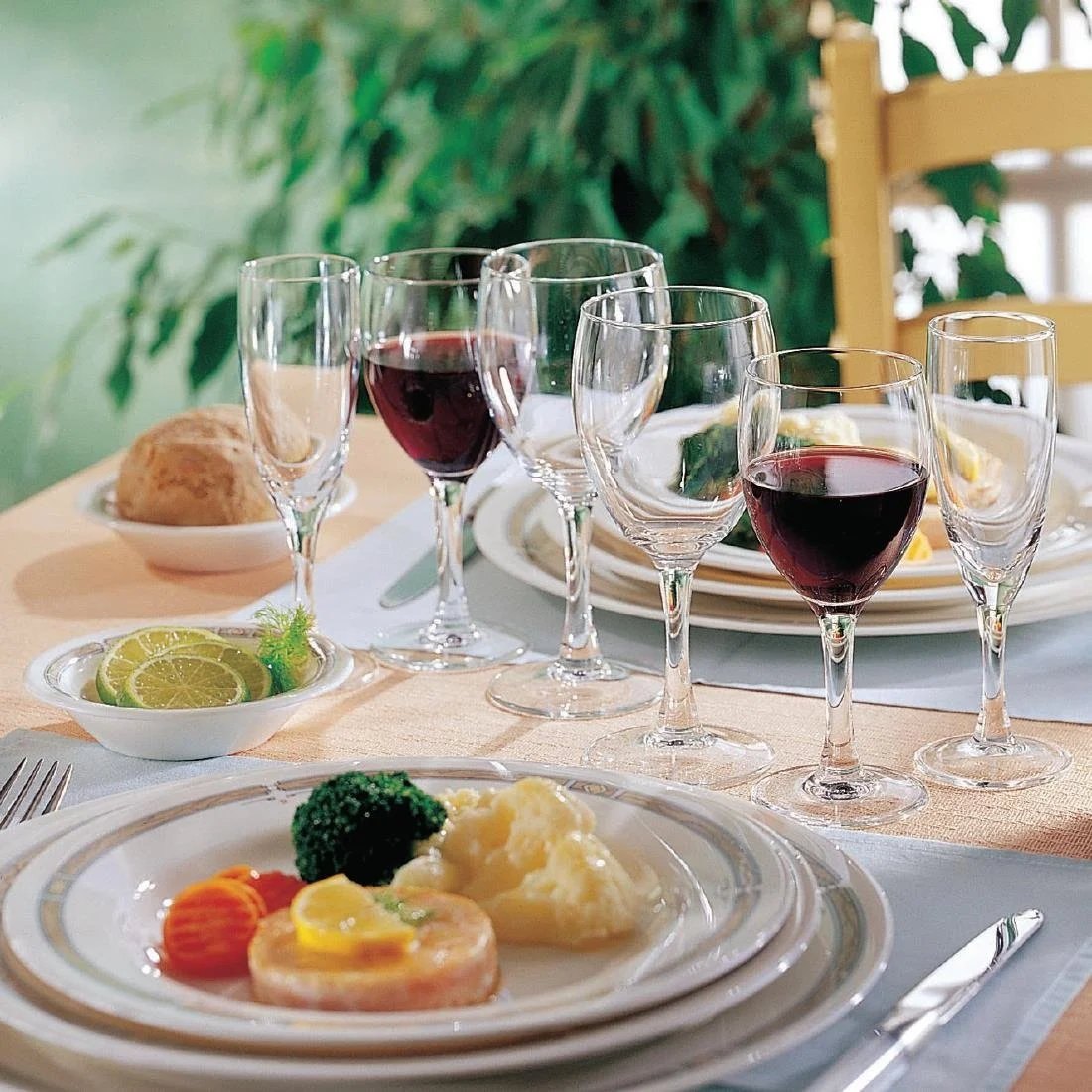 Arcoroc Elegance Wine Glasses 190ml (12 Pack) - Image 4