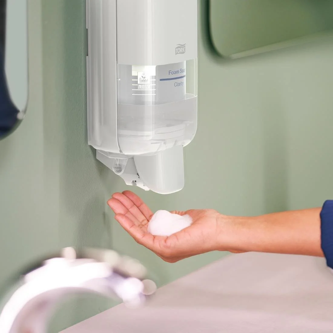 Tork S4 Soap and Sanitiser Dispenser White - Image 4