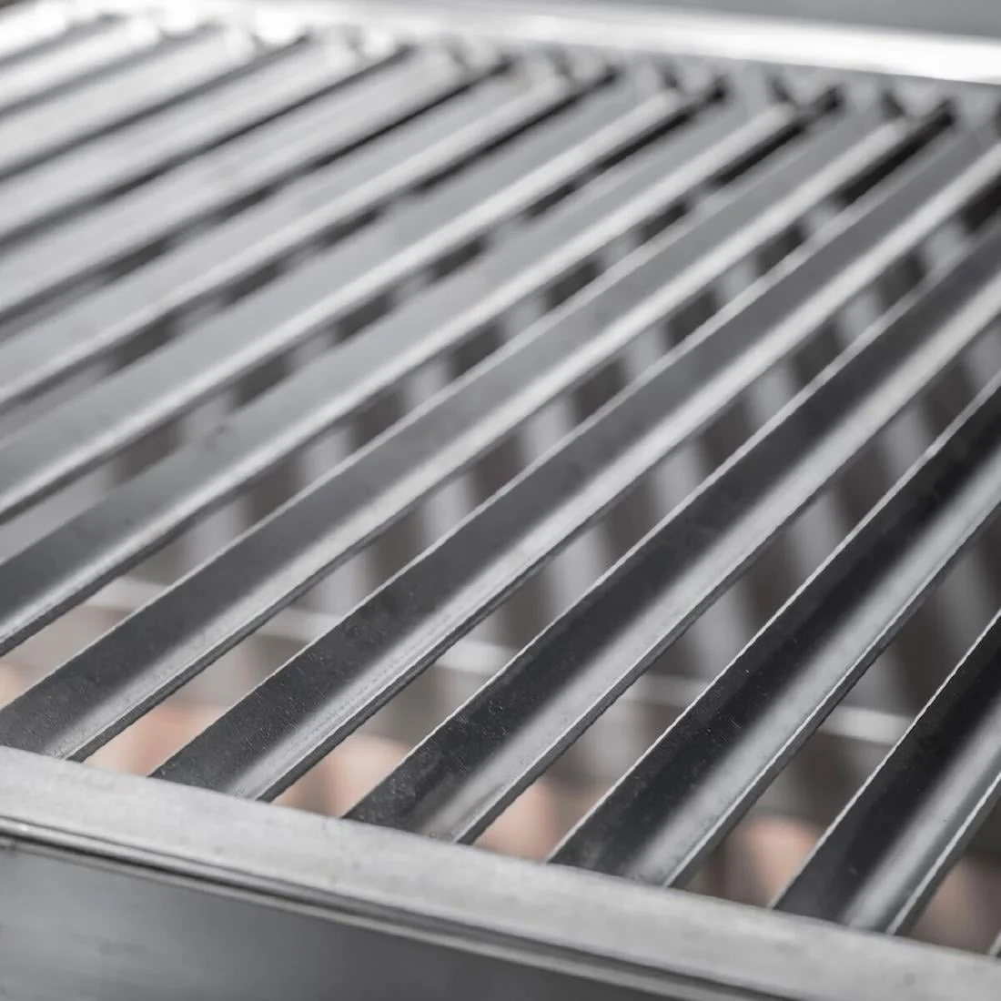Pujadas Countertop Open Grill with V-Shaped Bars and Refractory Base 8581001B - Image 2