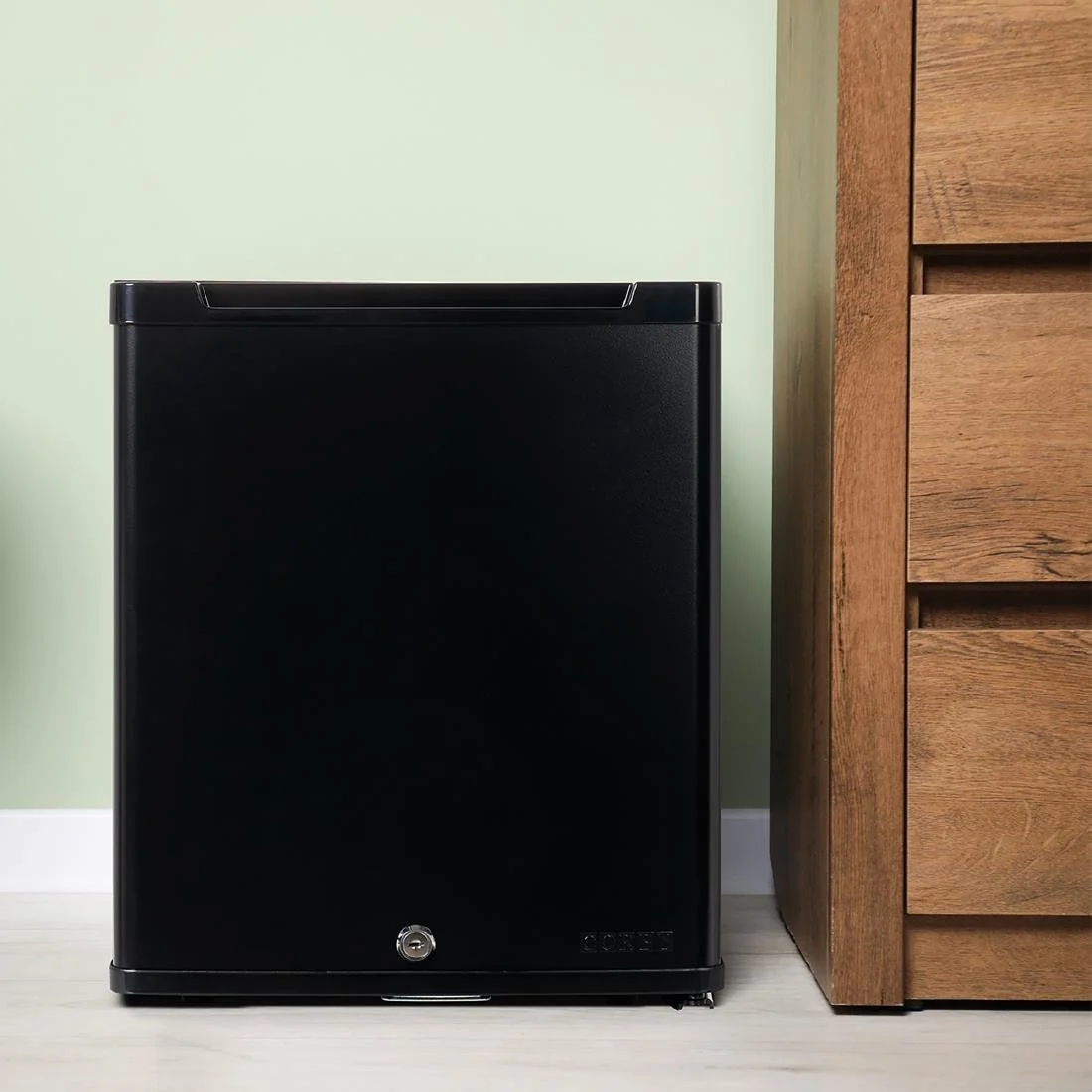 Corby Eton 20Ltr Solid Door Minibar - Image 2