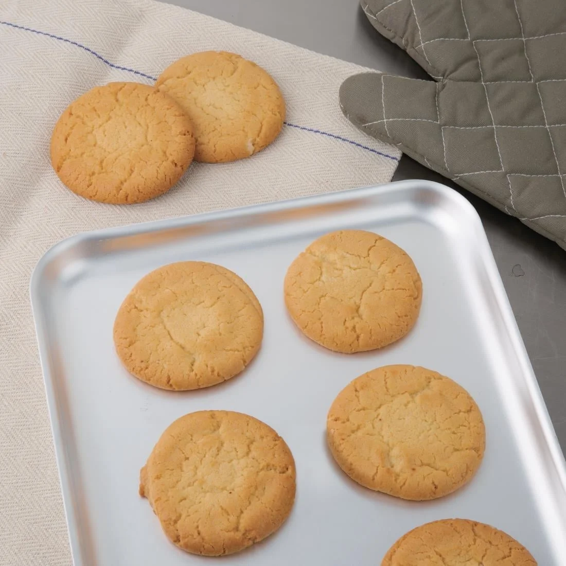 Vogue Aluminium Baking Sheet 370x 265mm - Image 6