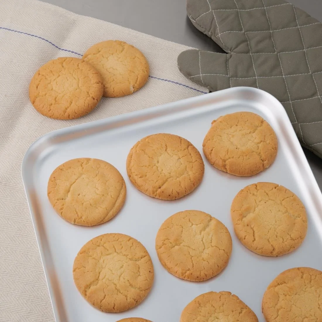 Vogue Aluminium Baking Sheet 425x 311mm - Image 6