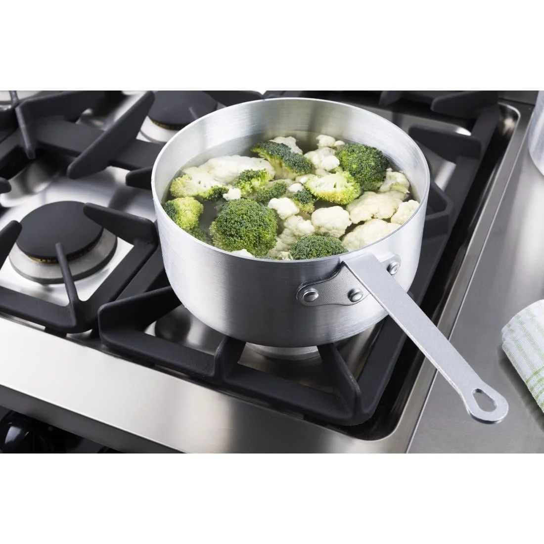 Vogue Aluminium Saucepan 5.1Ltr - Image 9